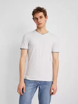 Футболка из хлопка с треугольным вырезом