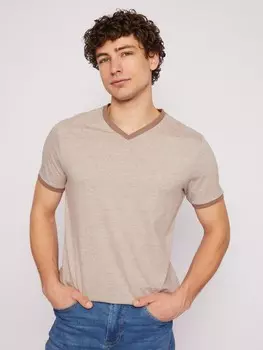 Футболка из хлопка с треугольным вырезом