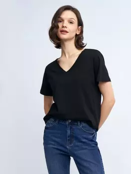 Футболка из хлопка с V-образным вырезом