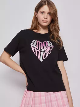 Футболка с блестящей аппликацией