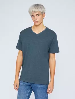 Футболка с треугольным вырезом