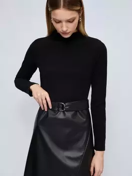 Комбинированное платье миди с запахом и поясом