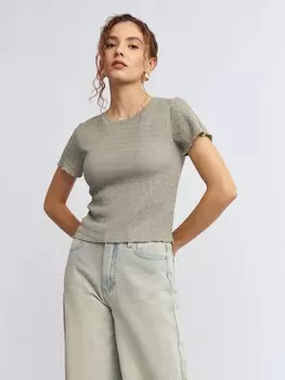 Короткая трикотажная футболка топ