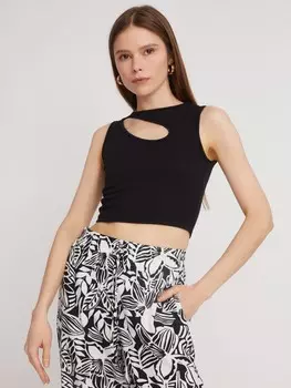 Кроп-топ с акцентным вырезом