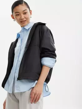 Куртка-ветровка с капюшоном без утеплителя