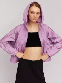 Куртка-ветровка с капюшоном в спортивном стиле