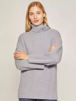 Объёмный вязаный свитер