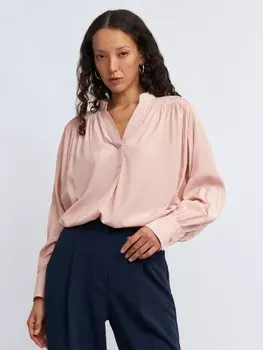 Однотонная свободная блузка с вырезом