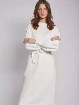 Платье из вязаного трикотажа с поясом