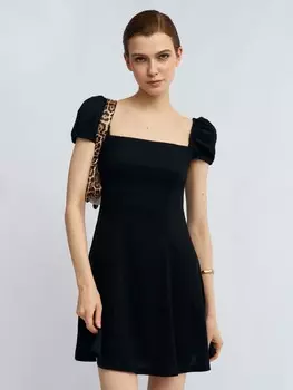 Платье мини с вырезом и коротким рукавом