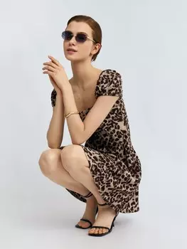 Платье мини с вырезом и леопардовым принтом