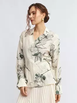 Приталенная блузка на запах с принтом