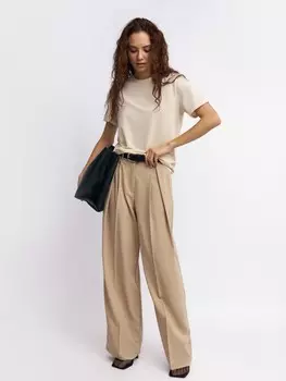 Прямые брюки со складками-стрелками