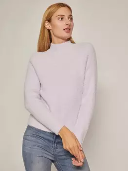 Пушистый вязаный свитер