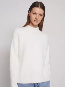 Пушистый вязаный свитер