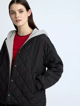 Стёганая куртка с трикотажным капюшоном и вшитой манишкой