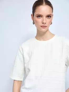 Свитшот с фактурным узором и укороченными рукавами