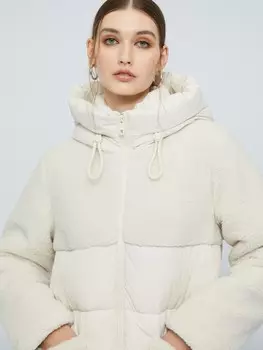 Тёплая куртка-пальто с отделкой из экомеха и капюшоном