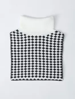 Тёплая трикотажная манишка с воротником-гольф и узором