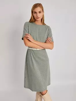 Трикотажное платье в клетку длины миди с ремнём на талии