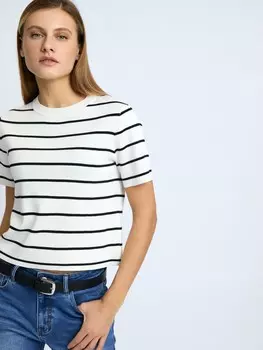 Трикотажный джемпер в полоску с коротким рукавом