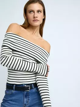 Трикотажный джемпер в полоску с вырезом