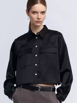 Укороченная атласная рубашка с карманами