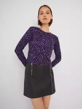 Укороченный трикотажный лонгслив с узором в анималистичную полоску