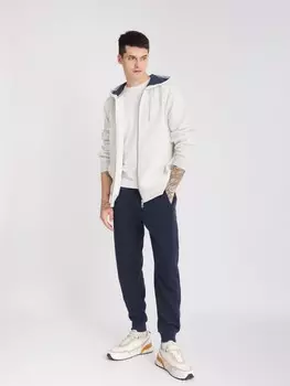 Утеплённые трикотажные брюки-джоггеры в спортивном стиле