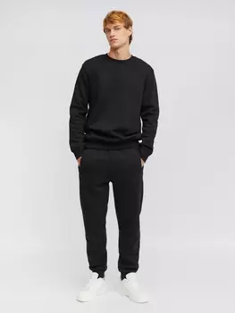 Утеплённые трикотажные брюки-джоггеры в спортивном стиле