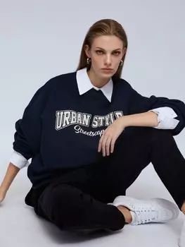 Утеплённый оверсайз свитшот с надписью в колледж-стиле