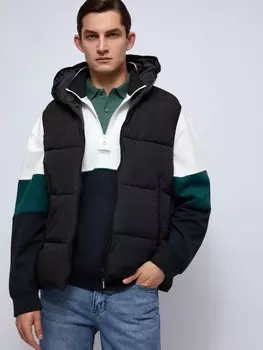 Утеплённый жилет на молнии с капюшоном