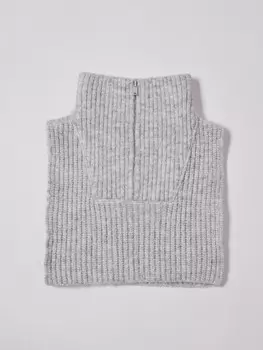 Вязаная манишка на молнии