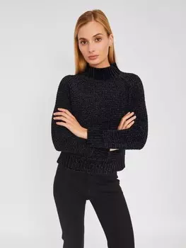 Вязаный свитер из бархатистой пряжи с воротником-стойкой