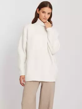 Вязаный свитер объёмного фасона с воротником-гольф