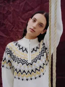 Вязаный свитер с горлом на молнии и узором