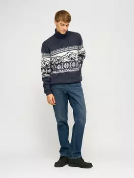 Вязаный свитер со скандинавским узором