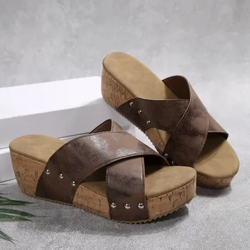 Women s Summer Thick-soled Riveted Flip-flops with Sloping Heels and Cross Straps 36 чёрный