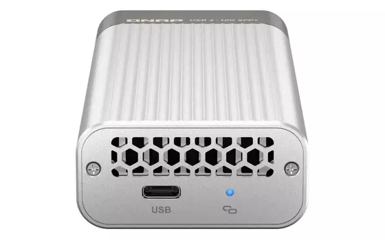 Сетевой адаптер QNAP QNA-UC10G1SF 1xUSB4 Type-C, 1x10GbE SFP+; кабель USB4 длиной 1м в комплекте