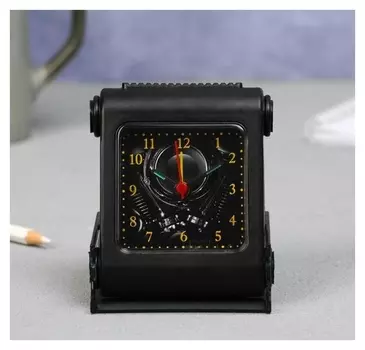 Будильник квадратный на подставке "Двигатель", мод. A-017