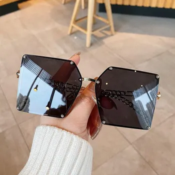 Новые модные солнцезащитные очки большого размера с градиентом для женщин, винтажные солнцезащитные очки из сплава с цепочкой и заклепками, квадратные солнцезащитные очки унисекс, элегантные оттенки серый/розовый