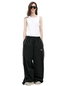 Trousers with stripes
