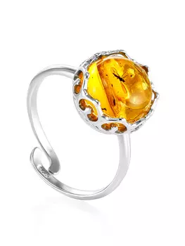 Серебряное кольцо, украшенное янтарём с включением мушки «Клио»