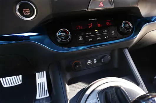 Декоративная накладка на приборную панель (синий, хром) для Kia Sportage III 2010-2015