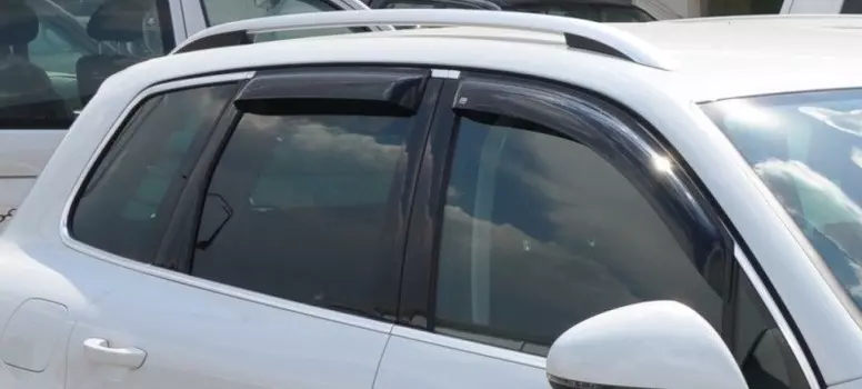 Дефлекторы боковых окон, 4 части, темные для VW Touareg (2010-2018)