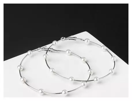 Серьги-кольца "Бусинки", шар 6, цвет белый в серебре, d=7 см