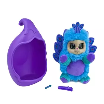 Плюшевая игрушка Bush baby world со спальным коконом, заколкой и шармом – Павлин Паола, 20 см