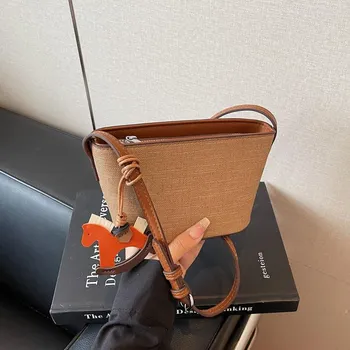 Contrasting color niche bag women s new retro versatile messenger bag high-end portable bucket bag джинсовый синий