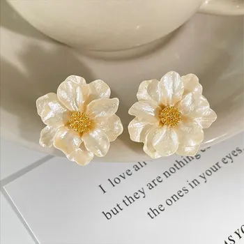 Pinkdudu White Flower Earrings Camellia Zinc Alloy Earrings Stud Earrings Women Elegant Earrings for Gift PD2217 белый