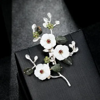 Chinese style natural crystal shell brooch feminine elegance literary and versatile flower pin high-end brooch